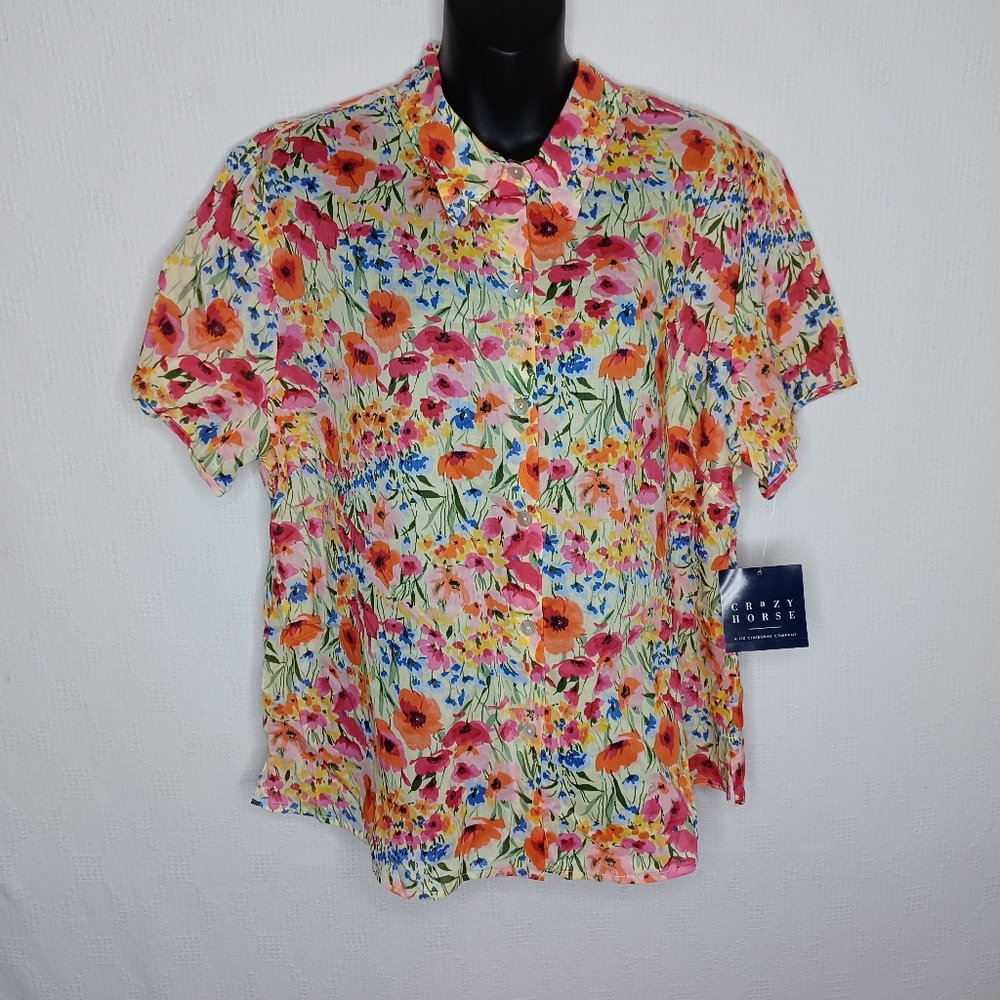 Crazy Horse Liz Claiborne Floral Blouse. New With Tags. Women's size 18